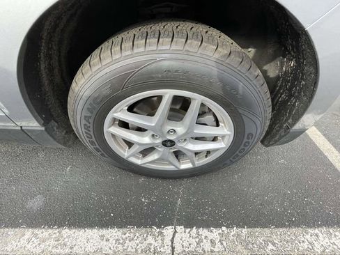 Used 2024 Ford Edge SEL image 4