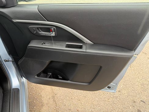 Used 2012 MAZDA MAZDA5 Touring w/ Moonroof & Audio Pkg FWD image 20