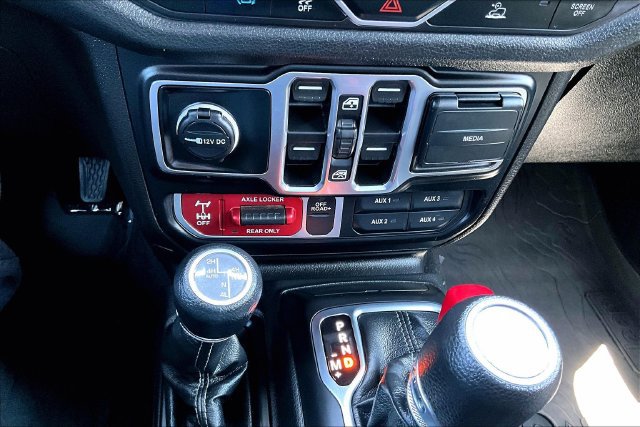 Used 2024 Jeep Wrangler Unlimited AWD/4WD image 15