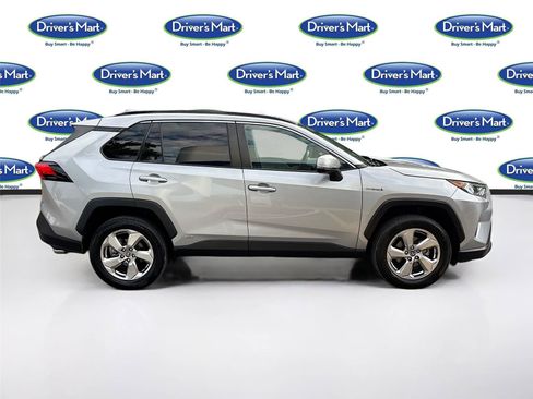 Used 2021 Toyota RAV4 XLE Premium AWD/4WD image 8