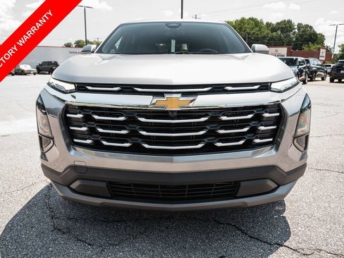 Used 2025 Chevrolet Equinox LT FWD image 2