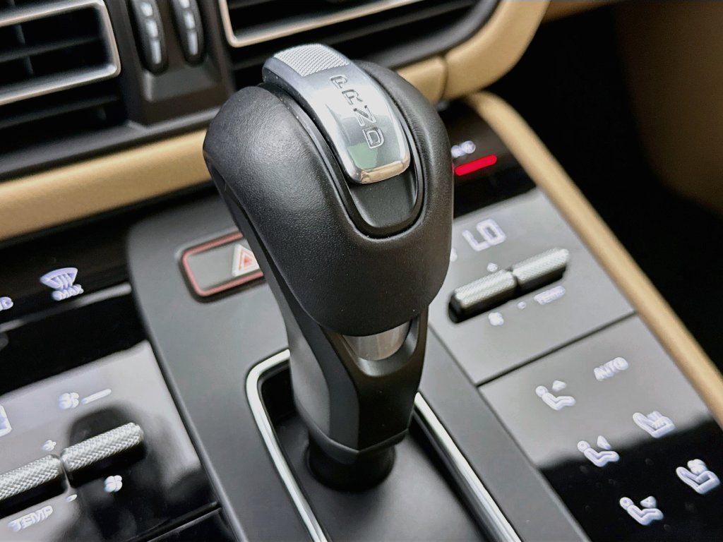 Certified 2025 Porsche Macan AWD/4WD image 21