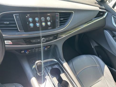 Used 2019 Buick Enclave Essence FWD image 2