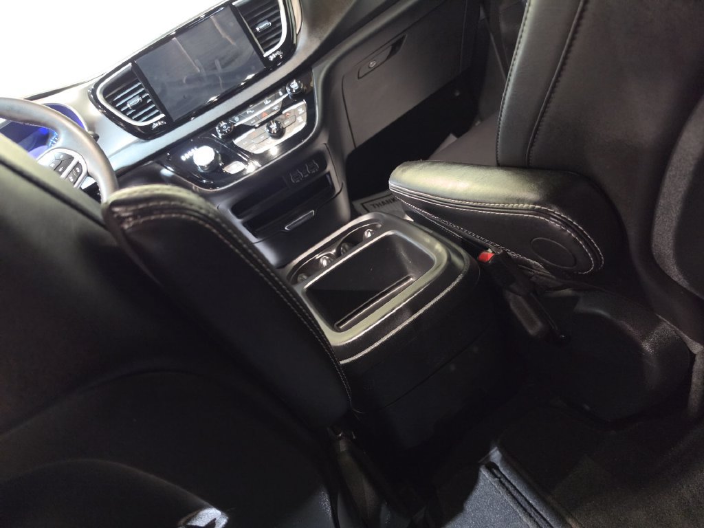 Used 2025 Chrysler Pacifica Select FWD image 21