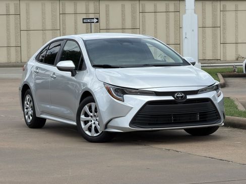 Used 2026 Toyota Corolla LE FWD image 2