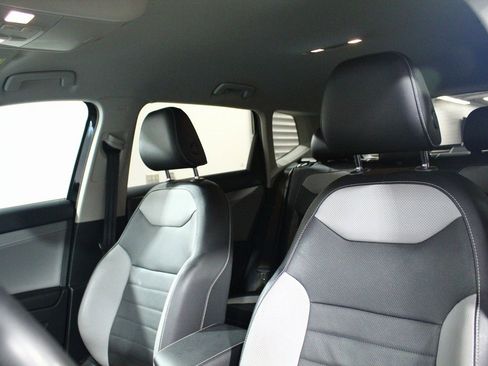 Used 2022 Volkswagen Taos SEL image 18