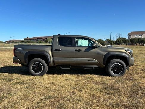 New 2025 Toyota Tacoma TRD Off-Road image 5