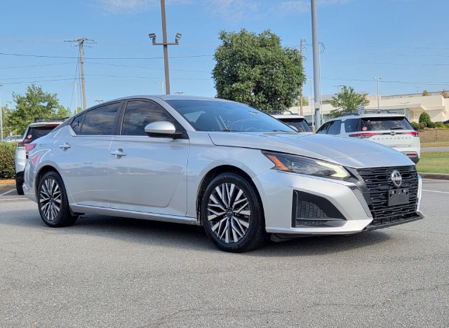 Used 2023 Nissan Altima 2.5 SV FWD image 4