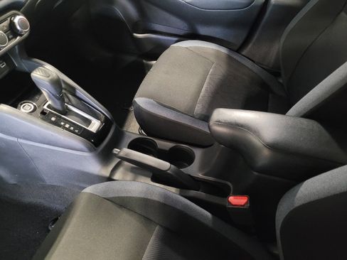 Used 2025 Nissan Versa SV FWD image 26