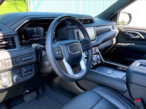 Used 2023 GMC Yukon XL Denali w/ Denali Reserve Package AWD/4WD image 13