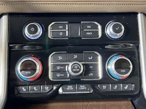 Used 2021 GMC Yukon XL Denali image 25