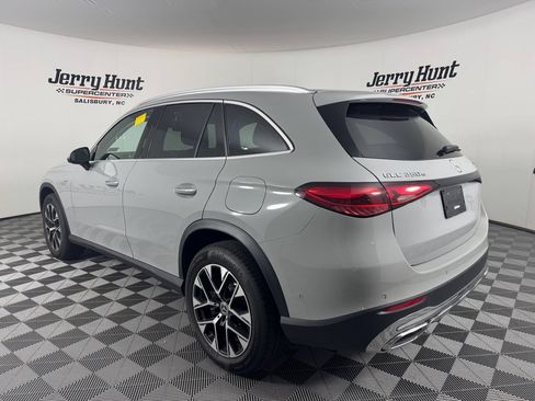 Used 2025 Mercedes-Benz GLC 350e 4MATIC image 9