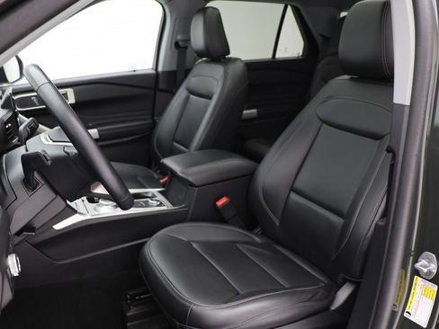 Used 2022 Ford Explorer XLT w/ Equipment Group 202A image 17