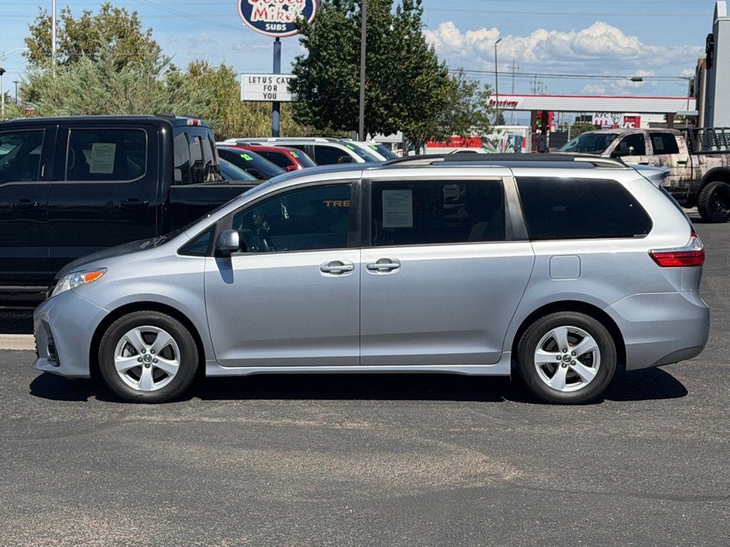 Used 2018 Toyota Sienna LE FWD image 3