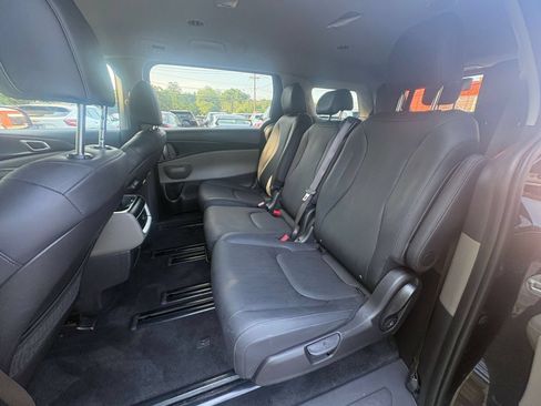 Used 2026 Kia Carnival FWD image 23