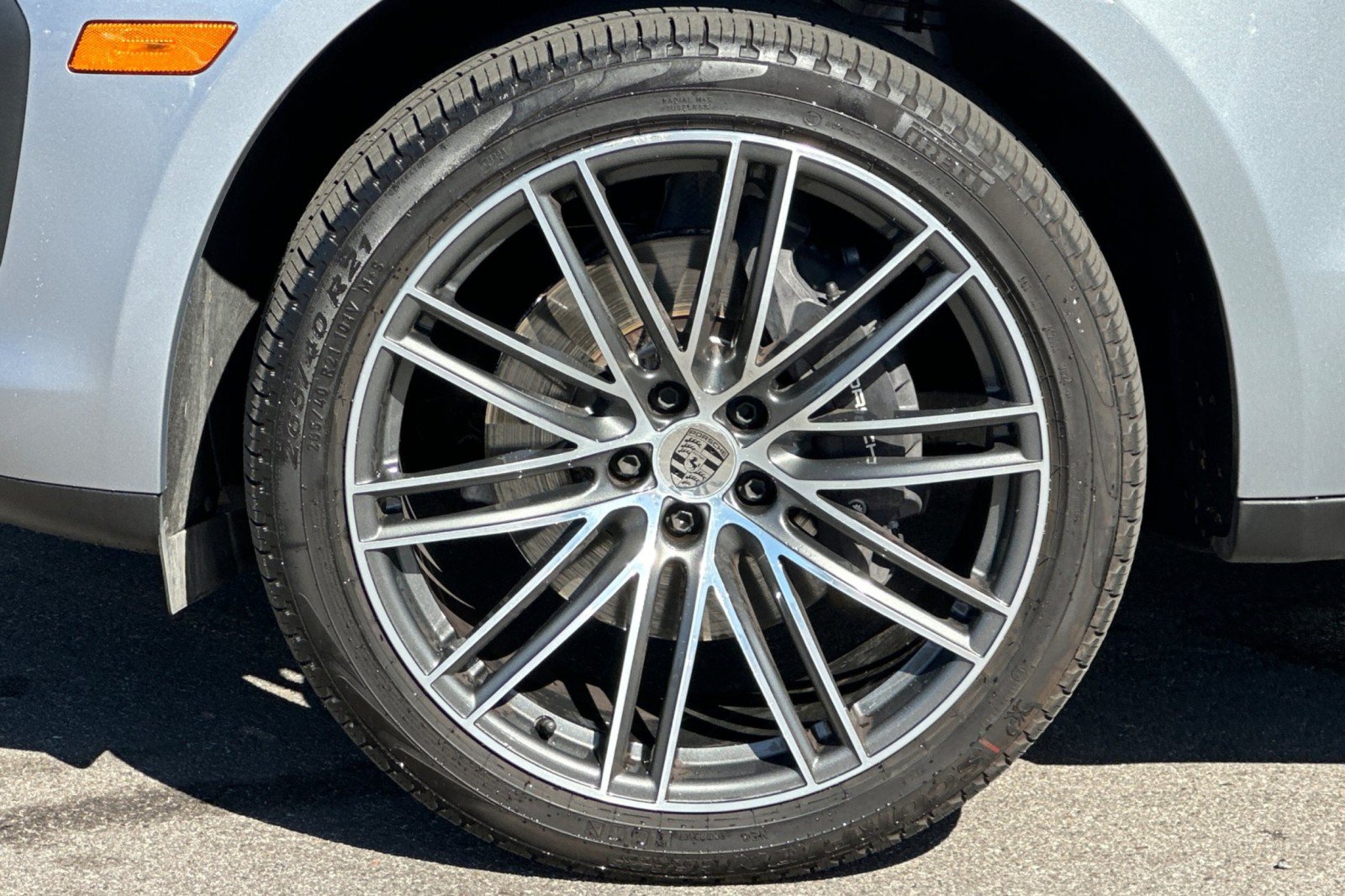 Certified 2025 Porsche Macan AWD/4WD image 27