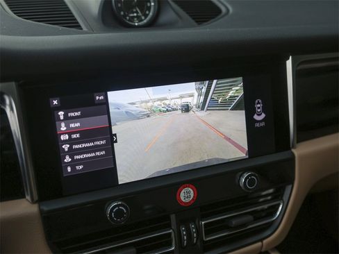 Certified 2024 Porsche Macan S image 23