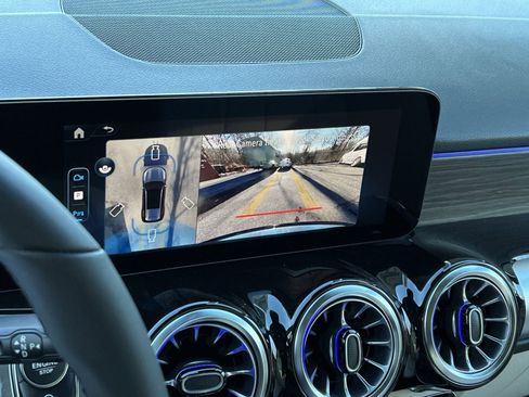 New 2026 Mercedes-Benz GLB 250 4MATIC image 17