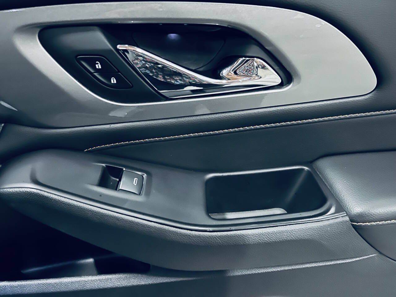 Used 2019 Chevrolet Traverse LT FWD image 38