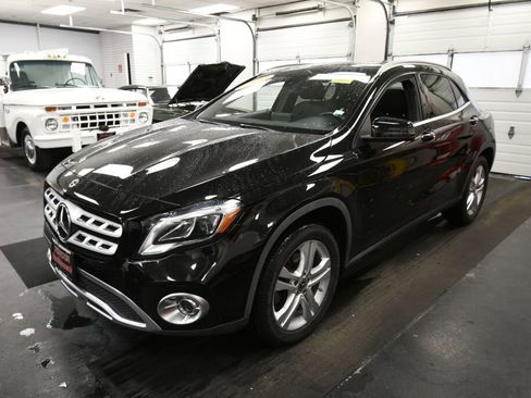 Used 2020 Mercedes-Benz GLA 250 4MATIC w/ Premium Package image 3