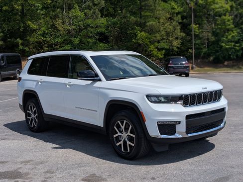 Used 2024 Jeep Grand Cherokee L Limited w/ Luxury Tech Group II RWD image 11