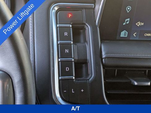 Used 2023 Chevrolet Suburban Z71 w/ Luxury Package image 32