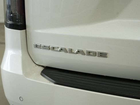 Used 2022 Cadillac Escalade ESV Sport w/ Touring Package image 13