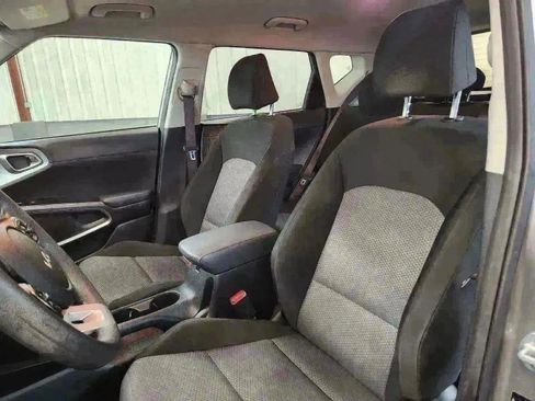 Used 2022 Kia Soul LX image 4