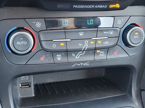 Used 2018 Ford Focus SEL w/ Cold Weather Package FWD image 15
