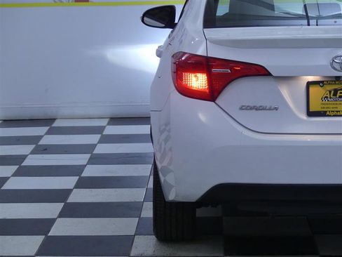 Used 2018 Toyota Corolla SE image 27