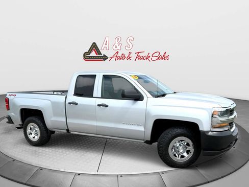 Used 2018 Chevrolet Silverado 1500 W/T w/ Trailering Package AWD/4WD image 1