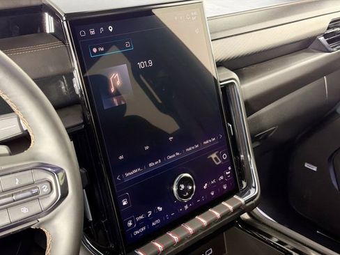 Used 2025 GMC Yukon XL AT4 image 15