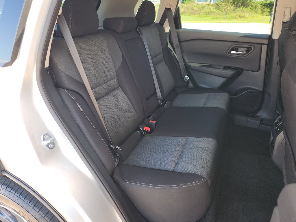 Used 2025 Nissan Rogue SV FWD image 15