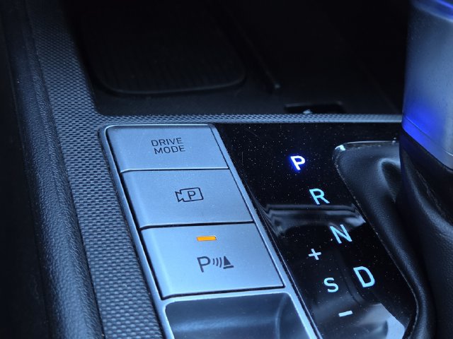 Certified 2024 Hyundai Elantra Limited FWD image 17
