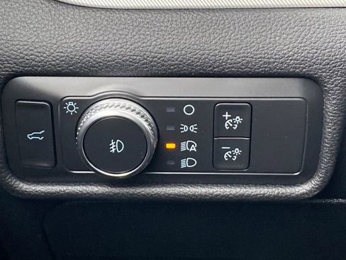 Used 2020 Ford Explorer XLT image 15