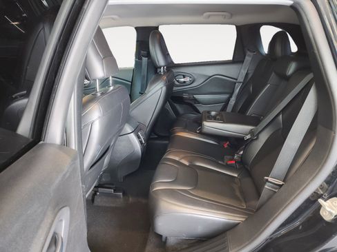 Used 2020 Jeep Cherokee Latitude Plus FWD image 23