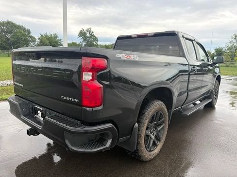 Used 2023 Chevrolet Silverado 1500 Custom AWD/4WD image 9