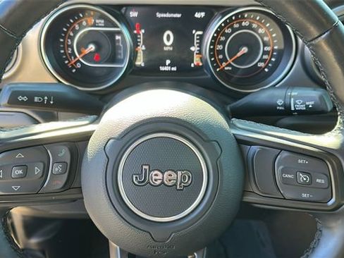 Used 2022 Jeep Gladiator Willys image 10