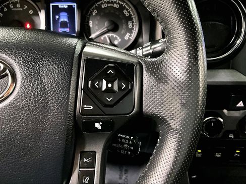 Used 2018 Toyota Tacoma TRD Off-Road w/ Technology Package image 25