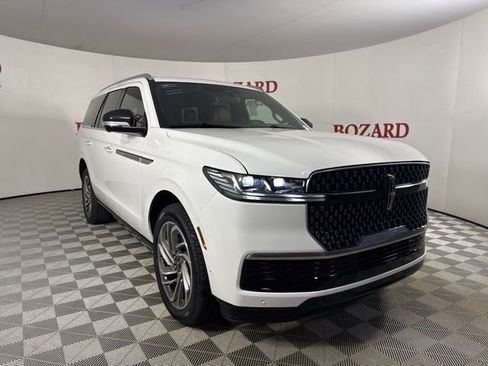 New 2025 Lincoln Navigator Reserve image 1