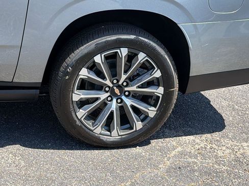 New 2026 Chevrolet Suburban High Country AWD/4WD image 9