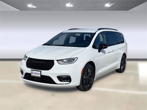 New 2026 Chrysler Pacifica Select w/ S Appearance Package image 1