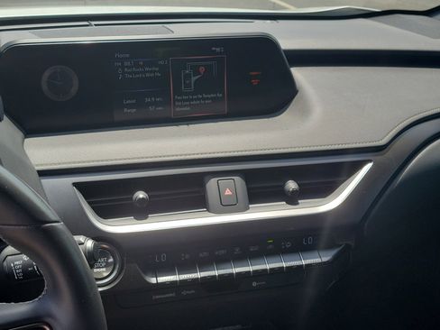 Used 2022 Lexus UX 200 w/ Accessory Package (Z1) FWD image 29