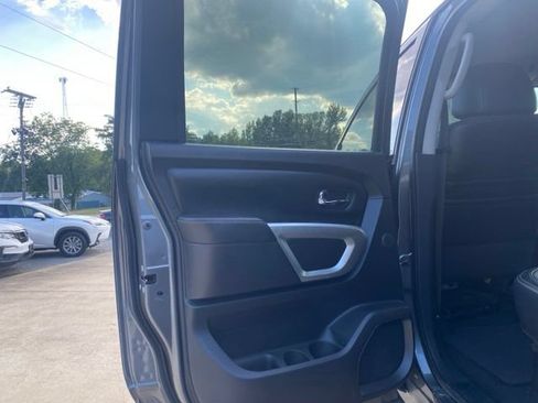 Used 2016 Nissan Titan SL AWD/4WD image 19