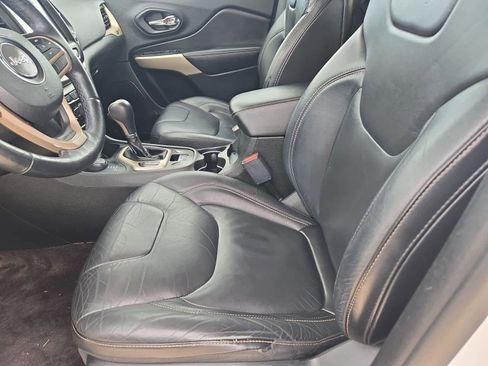 Used 2018 Jeep Cherokee Limited image 16