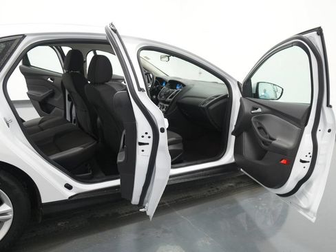 Used 2014 Ford Focus SE FWD image 23