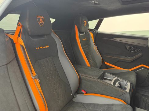 Used 2024 Lamborghini Urus Performante AWD/4WD image 26
