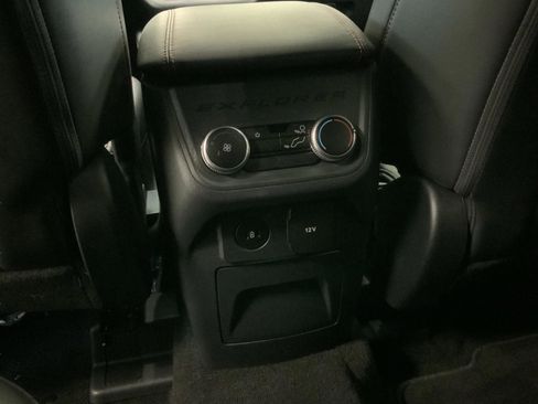 Used 2025 Ford Explorer ST-Line image 23