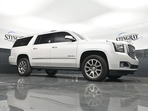 Used 2020 GMC Yukon XL Denali w/ Enhanced Security Package RWD image 26