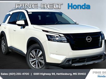 Used 2023 Nissan Pathfinder SL w/ Lighting Package (N92)